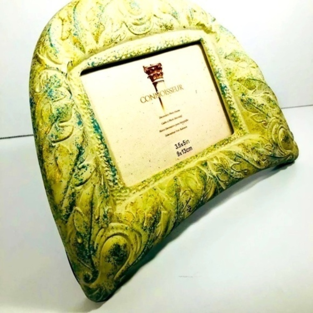 Connoisseur Picture Frame Unique Ceramic Design.
